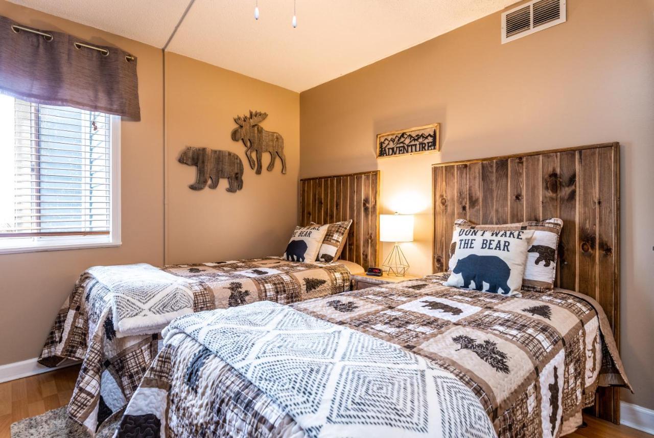 Sky High Views!!-Peak Mountaintop-Outdoor Pool-Close To Downtown-Private Balcony-Wifi-Cable Gatlinburg Exterior foto