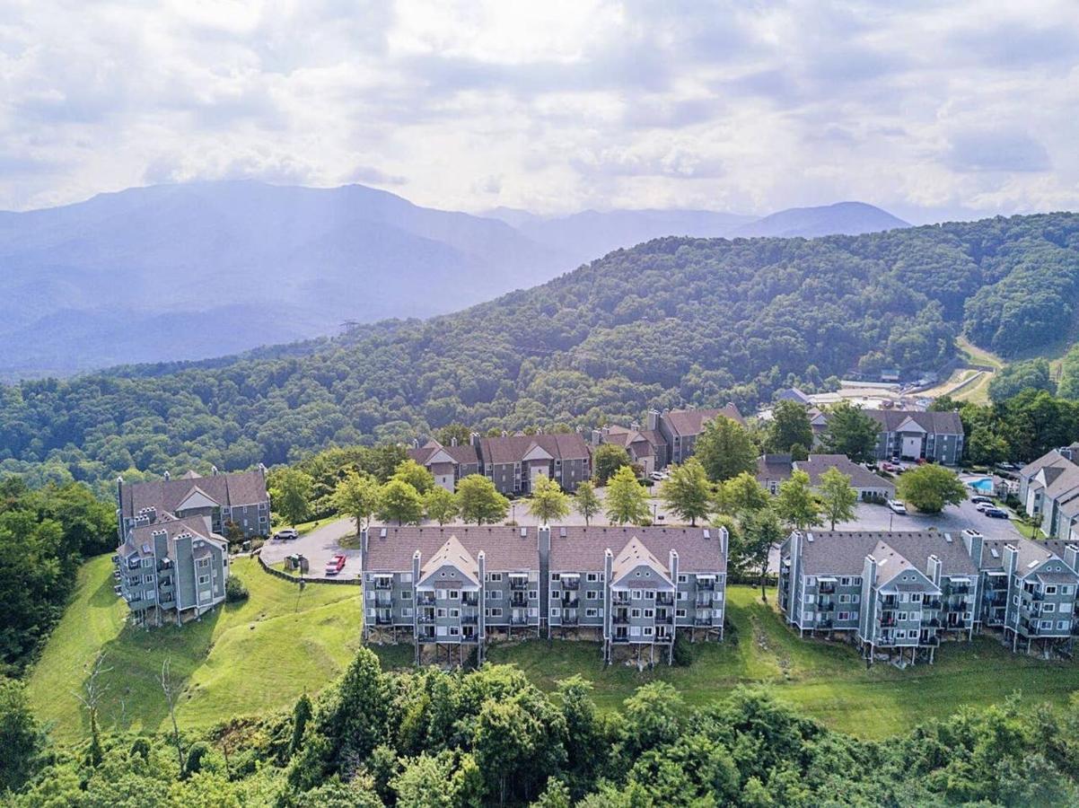 Sky High Views!!-Peak Mountaintop-Outdoor Pool-Close To Downtown-Private Balcony-Wifi-Cable Gatlinburg Exterior foto