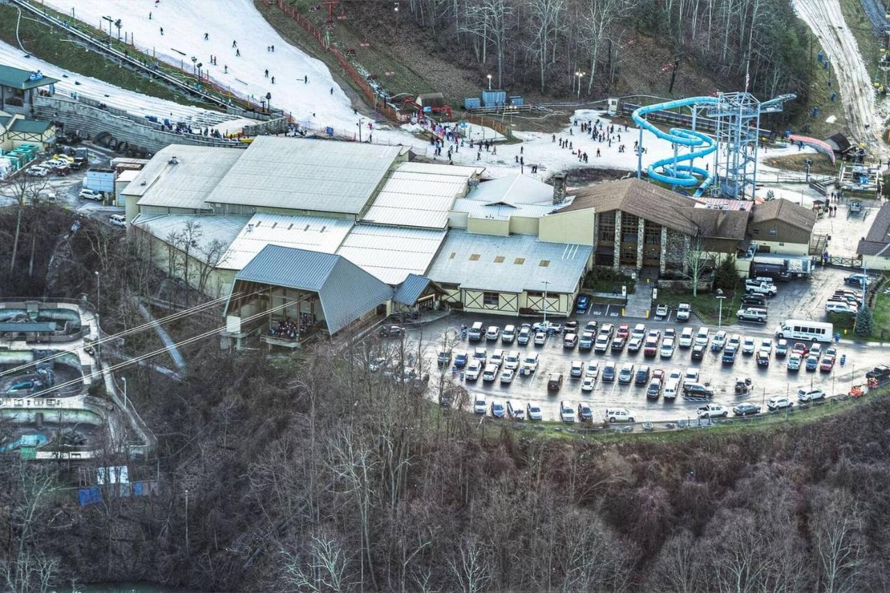 Sky High Views!!-Peak Mountaintop-Outdoor Pool-Close To Downtown-Private Balcony-Wifi-Cable Gatlinburg Exterior foto
