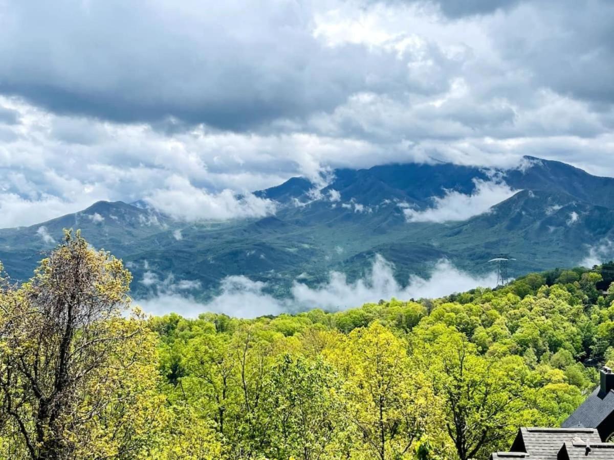 Sky High Views!!-Peak Mountaintop-Outdoor Pool-Close To Downtown-Private Balcony-Wifi-Cable Gatlinburg Exterior foto
