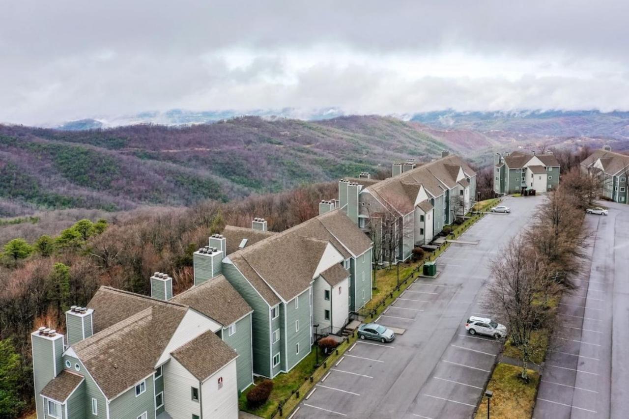 Sky High Views!!-Peak Mountaintop-Outdoor Pool-Close To Downtown-Private Balcony-Wifi-Cable Gatlinburg Exterior foto