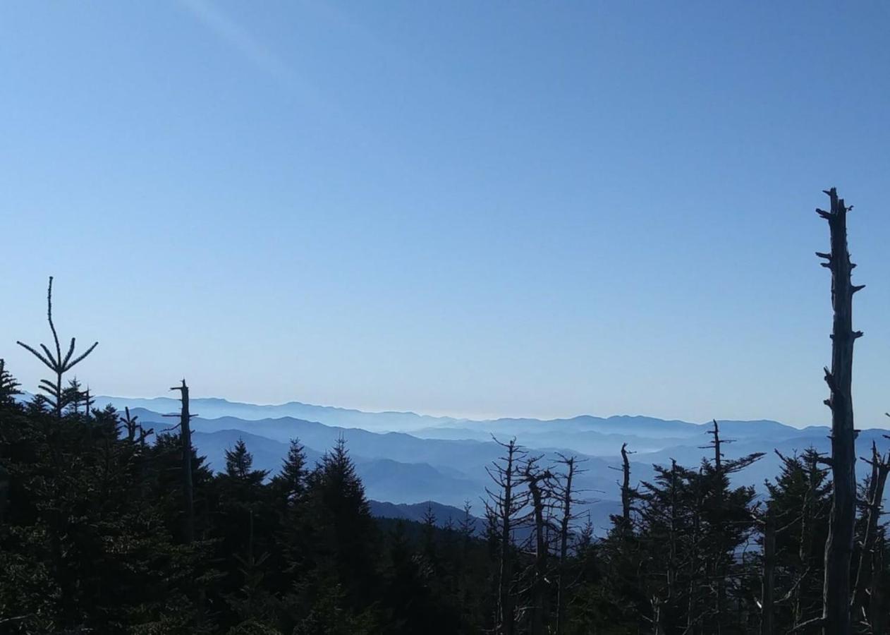 Sky High Views!!-Peak Mountaintop-Outdoor Pool-Close To Downtown-Private Balcony-Wifi-Cable Gatlinburg Exterior foto