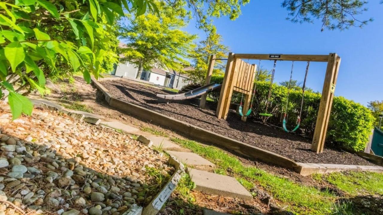 Sky High Views!!-Peak Mountaintop-Outdoor Pool-Close To Downtown-Private Balcony-Wifi-Cable Gatlinburg Exterior foto